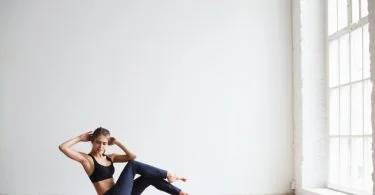 Indoor and outdoor workouts have different advantages and disadvantages. Typically conducted in a gym or at home, indoor workouts provide controlled environments free of external variables such as weather, temperature, and terrain. This predictability encourages a concentration on accuracy, repetition, and a gradual increase in intensity or complexity. The apparatus available in gyms enables a variety of exercises that target specific muscle groups. During indoor workouts, classes or personal trainers can provide structure, motivation, and technique advice.