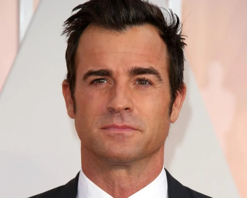 Justin Theroux is an actor from the United States who works in movies and on TV. Justin Theroux was born on August 10, 1971, and his full name is Justin Paul Theroux.